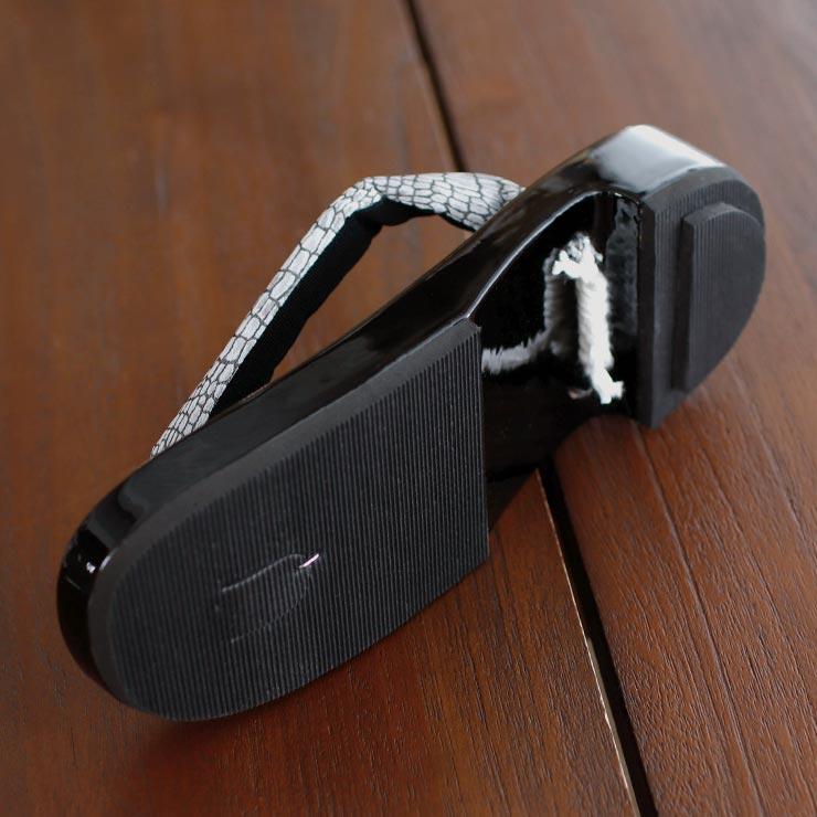 サテンジャガード 右近 黒捌き 下駄 (クロコ・グレー 85 105-377-501) レディース フリーサイズ 黒塗り 桐下駄 モダン 浴衣 ゆかた 夏きもの 単衣 撫松庵 fj506s - 画像 (8)